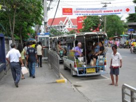 Příměstský autobus